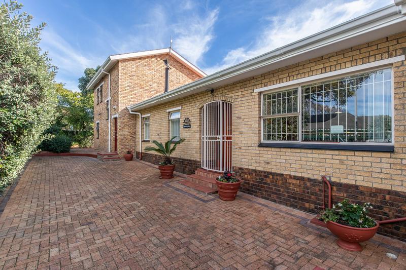 4 Bedroom Property for Sale in Bergvliet Western Cape